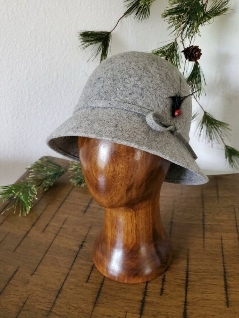 Vintage Geo W Bollman Gray Doeskin Felt Wool Cloche Hat Feather Bow
